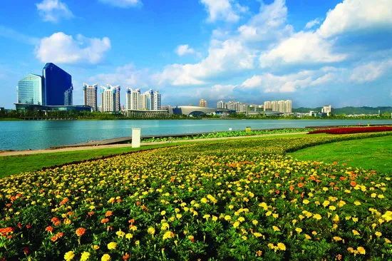 ky开元电子云:19天在城市上建造一朵云